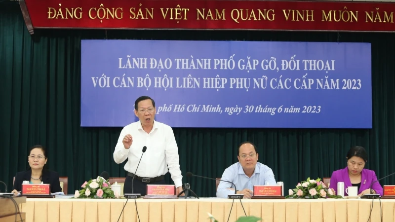 Ông Phan Văn Mãi, Ủy viên Trung ương Đảng, Phó Bí thư Thường trực Thành ủy, Chủ tịch Ủy ban nhân dân Thành phố phát biểu chỉ đạo Hội nghị.