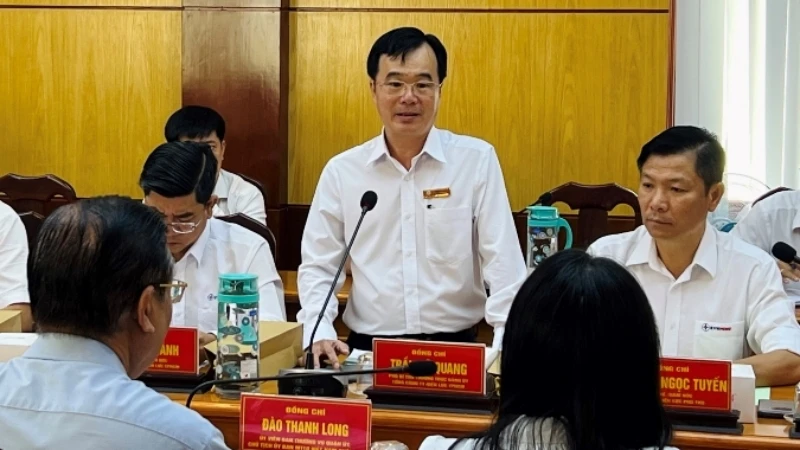 Đồng chí Trần Vũ Quang, Phó Bí thư Thường trực Đảng ủy EVNHCMC phát biểu tại Hội nghị.