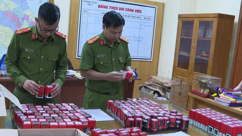 Lực lượng cảnh sát kinh tế Công an tỉnh Phú Thọ điều tra, làm rõ vụ án làm giả con dấu, tài liệu của cơ quan tổ chức.
