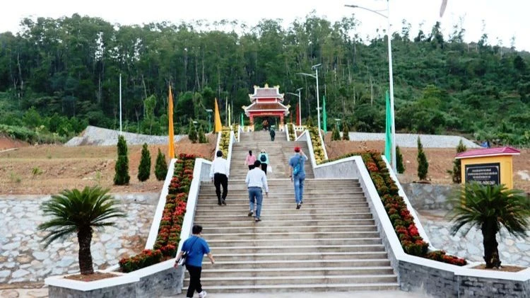 Toàn cảnh Nhà tưởng niệm liệt sĩ ở tiểu khu 67, xã Phong Xuân (huyện Phong Điền).