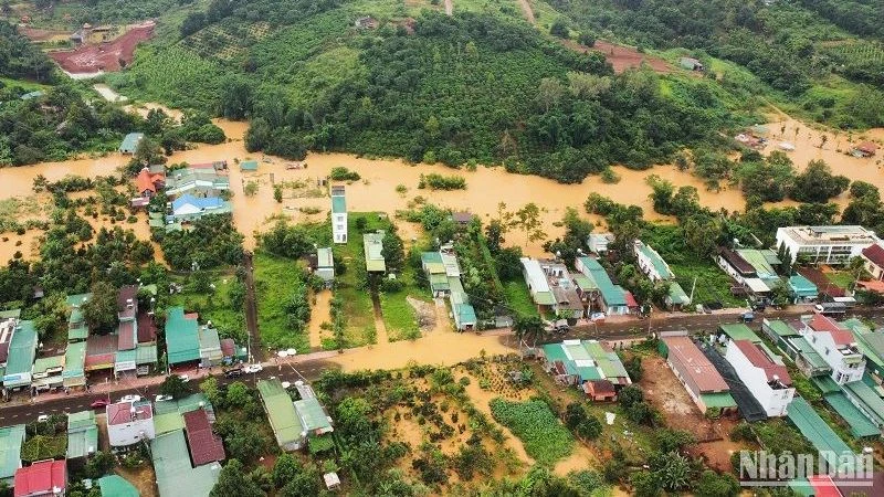 Nhiều khu vực ở thành phố Gia Nghĩa, tỉnh Đắk Nông bị ngập chìm trong nước lũ.