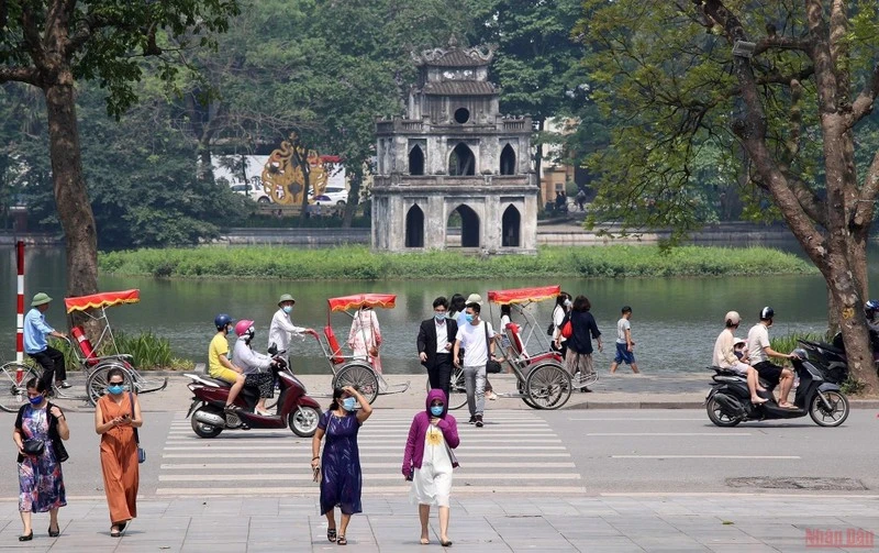 Tháp Rùa - Hồ Hoàn Kiếm, biểu tượng của Thủ đô Hà Nội.