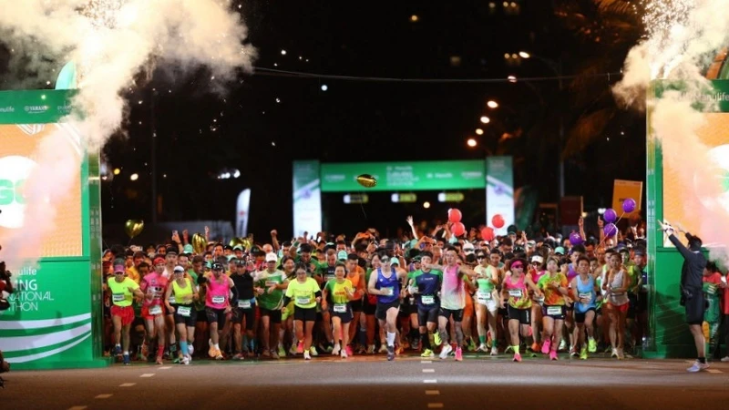 Hơn 9.000 vận động viên tham gia tranh tài ở 5 hạng mục tại cuộc thi Marathon quốc tế Đà Nẵng-Manulife lần thứ 10.