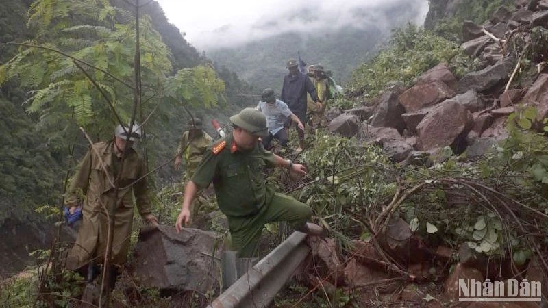 Mưa lũ đã gây sạt lở nhiều tuyến đường tại các xã của tỉnh Sơn La.