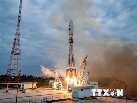 Tên lửa Soyuz 2.1b mang theo Tàu thăm dò Mặt Trăng Luna-25 được phóng từ Sân bay Vũ trụ Vostochny ở vùng Viễn Đông, Nga, ngày 11/8. (Ảnh: AFP/TTXVN)