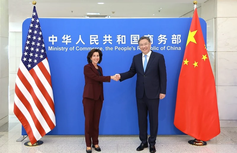 Bộ trưởng Thương mại Trung Quốc Vương Văn Đào và Bộ trưởng Thương mại Mỹ Gina Raimondo. (Ảnh: mofcom.gov.cn)