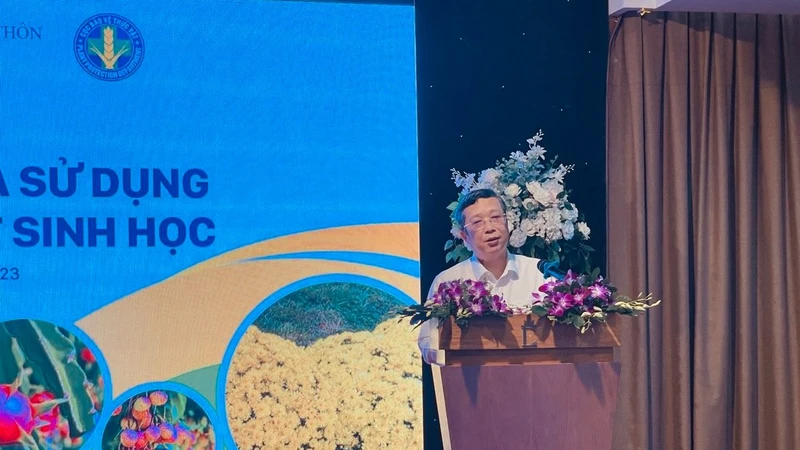 Thứ trưởng Nông nghiệp và Phát triển nông thôn Hoàng Trung phát biểu tại Hội nghị.