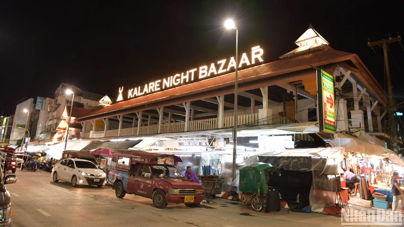 Chợ đêm Kalare ở Chiang Mai, Thái Lan. (Ảnh: ĐINH TRƯỜNG)