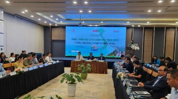 Các đại biểu tham dự Diễn đàn Phát triển Du lịch xanh Việt Nam 2023.