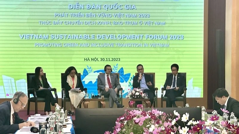 Các chuyên gia thảo luận tại Diễn đàn quốc gia về phát triển bền vững Việt Nam 2023.