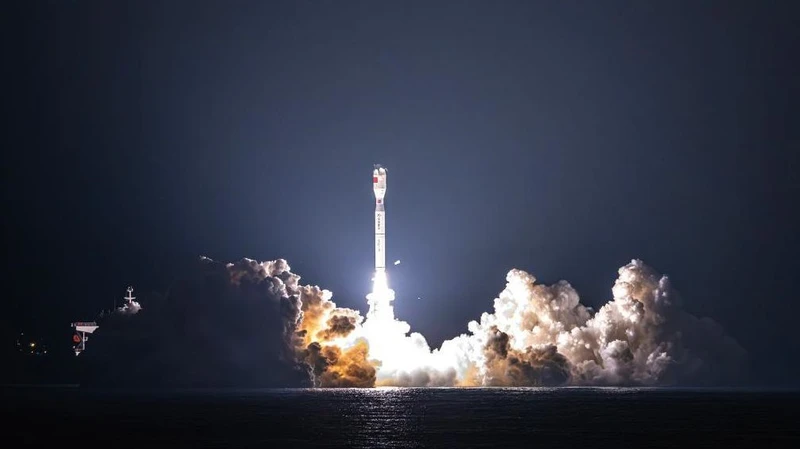 Tên lửa đẩy Jielong 3 đưa vệ tinh vào quỹ đạo. (Ảnh: Tân Hoa Xã)