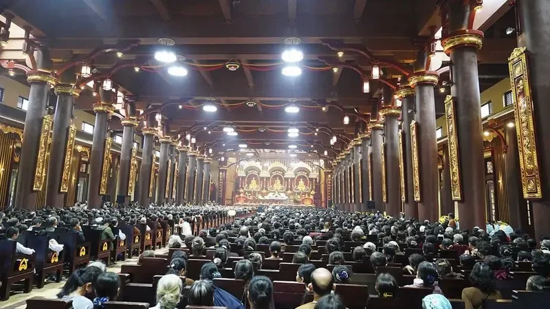 Quang cảnh Đại lễ tưởng niệm 715 năm Đức vua - Phật Hoàng Trần Nhân Tông nhập niết bàn.