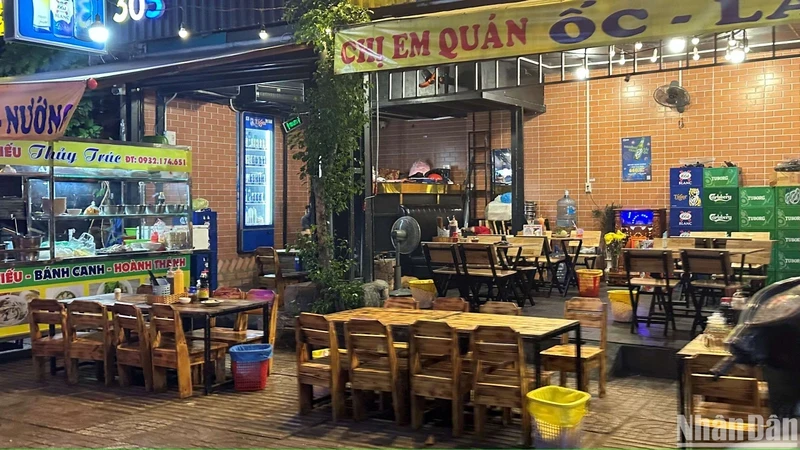 Tình trạng vắng khách đang diễn ra tại nhiều quán ăn, nhà hàng ở Thành phố Hồ Chí Minh.