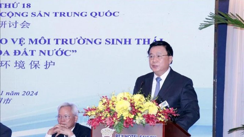 Đồng chí Nguyễn Xuân Thắng, Ủy viên Bộ Chính trị, Chủ tịch Hội đồng Lý luận Trung ương, Giám đốc Học viện Chính trị quốc gia Hồ Chí Minh phát biểu đề dẫn Hội thảo.