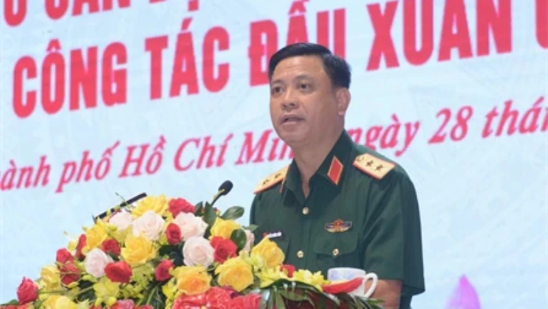 Trung tướng Nguyễn Trường Thắng, Tư lệnh Quân khu 7 phát biểu tại buổi gặp mặt