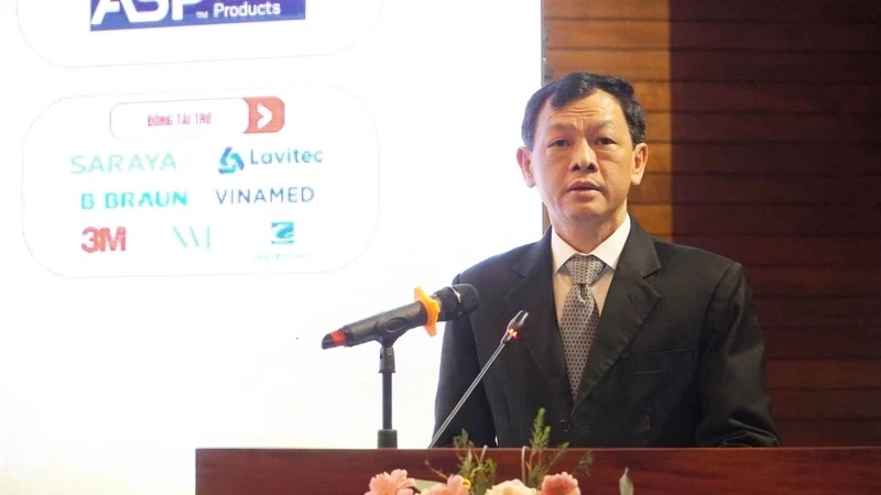 Tiến sĩ, Bác sĩ Chuyên khoa II Nguyễn Tri Thức, Giám đốc Bệnh viện Chợ Rẫy phát biểu tại Hội nghị.