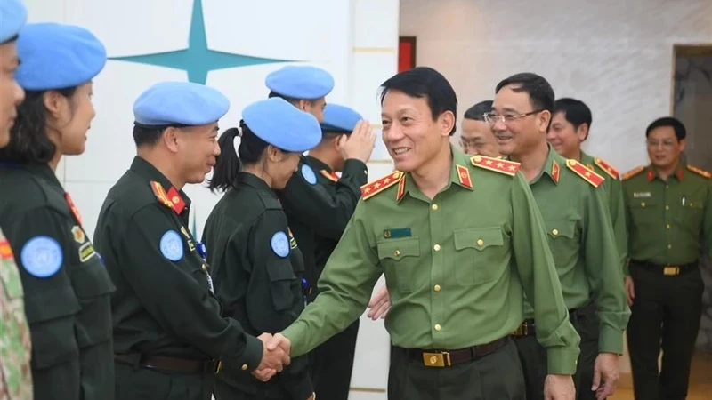 Thứ trưởng Lương Tam Quang cùng Đoàn công tác thăm hỏi, động viên sĩ quan Công an, Quân đội Việt Nam đang tham gia gìn giữ hòa bình Liên hợp quốc.