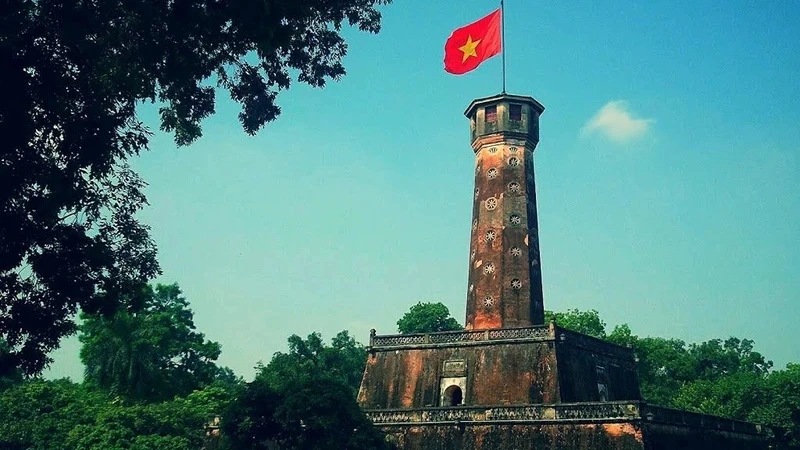 Thủ đô Hà Nội đang phát triển mạnh mẽ nhưng vẫn giữ được nét đẹp cổ kính.