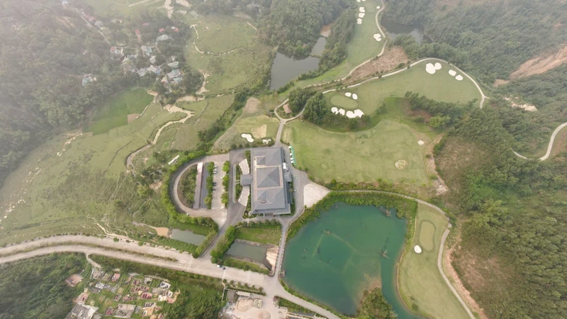 Sân golf Hill Top Hòa Bình đã hoàn thành 27 hố, mở cửa từ năm 2019 đến nay nhưng vẫn chưa có hồ sơ xác định nghĩa vụ tài chính.
