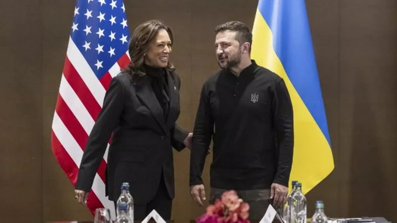 Phó Tổng thống Mỹ Kamala Harris và Tổng thống Ukraine Volodymir Zelensky. (Nguồn: AP)