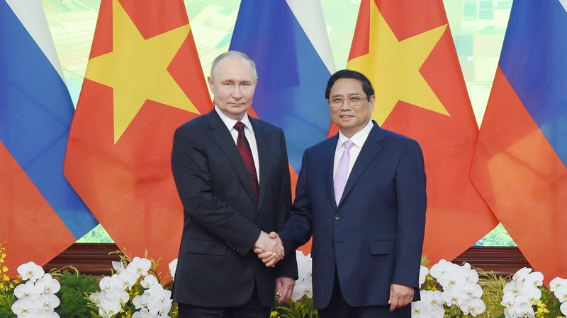 Thủ tướng Phạm Minh Chính và Tổng thống Liên bang Nga Vladimir Putin. (Ảnh: Trần Hải)