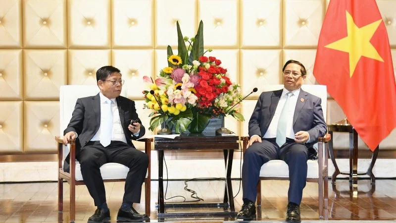 Thủ tướng Phạm Minh Chính tiếp ông Lâu Tề Lương, Chủ tịch Hội đồng quản trị kiêm Tổng Giám đốc Tập đoàn Thông tin tín hiệu đường sắt Trung Quốc (CRSC).