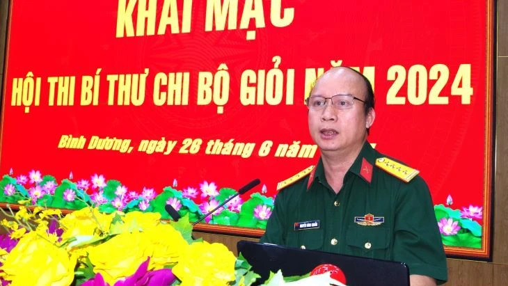 Đại tá Nguyễn Đình Chuẩn phát biểu ý kiến khai mạc Hội thi.