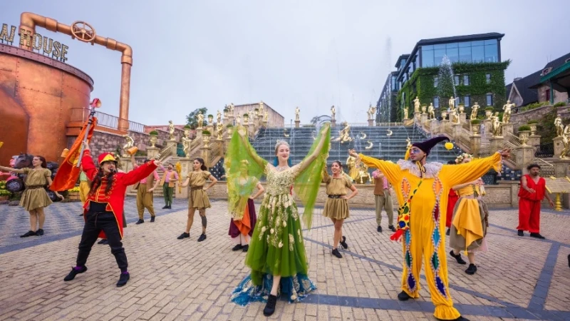 Lễ diễu hành Beer Parade đưa du khách đắm chìm vào không khí lễ hội giữa chốn mây ngàn.