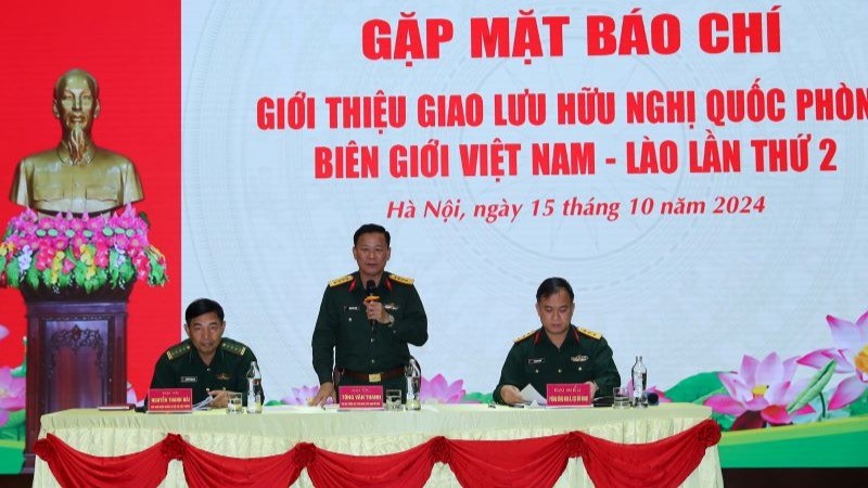 Đại tá Tống Văn Thanh, Phó Cục trưởng Cục Tuyên huấn chủ trì gặp mặt báo chí giới thiệu Giao lưu hữu nghị quốc phòng biên giới Việt Nam-Lào lần thứ 2.