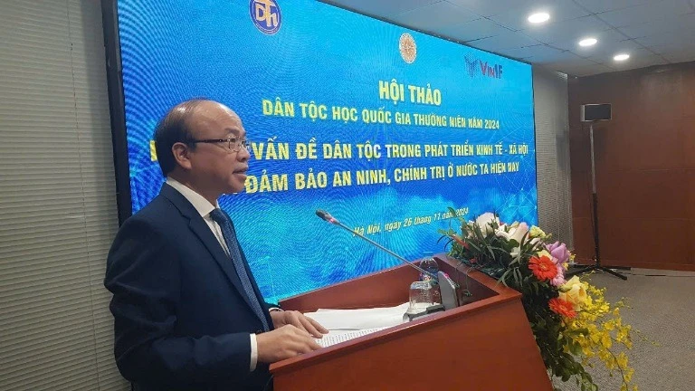 Tiến sĩ Phan Chí Hiếu, Chủ tịch Viện Hàn lâm Khoa học xã hội Việt Nam phát biểu khai mạc Hội thảo.