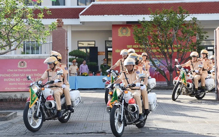 Lực lượng Cảnh sát giao thông Công an tỉnh Quảng Nam ra quân kiểm tra, xử lý nghiêm các hành vi vi phạm về hoạt động vận tải đường bộ 