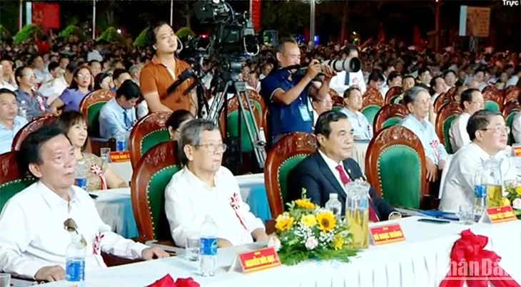 Phó Chủ tịch Quốc hội Nguyễn Đức Hải cùng các đồng chí lãnh đạo, nguyên lãnh đạo tỉnh Quảng Nam dự lễ kỷ niệm
