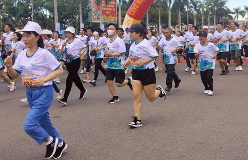600 người tham gia sự kiện chạy bộ “Không khoảng cách-Không giới hạn” tại Quảng Nam.