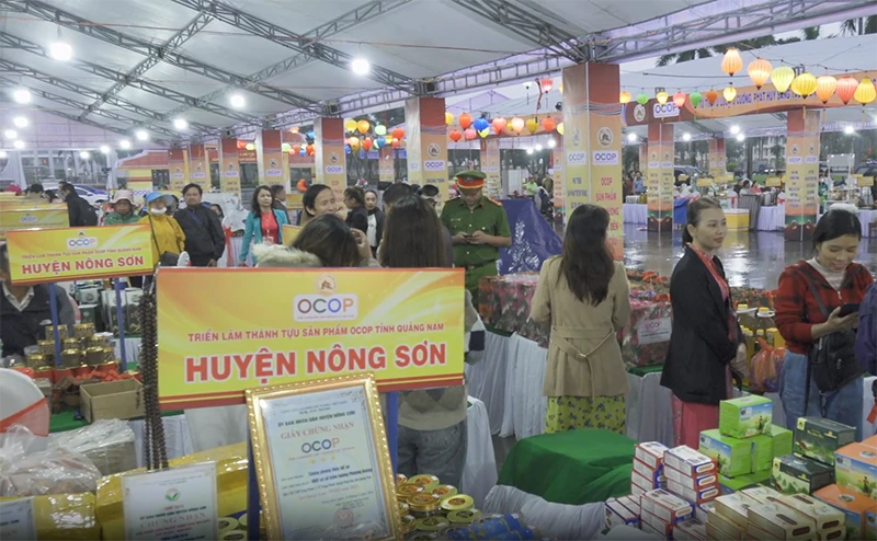 Gần 100 gian hàng tham gia triển lãm thành tựu sản phẩm OCOP Quảng Nam