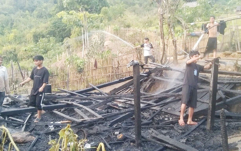 Hiện trường vụ cháy nhà dân tại xã Trà Cang, huyện Nam Trà My, tỉnh Quảng Nam.