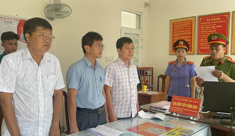Công an tỉnh Quảng Nam thi hành lệnh bắt tạm giam 3 đối tượng.