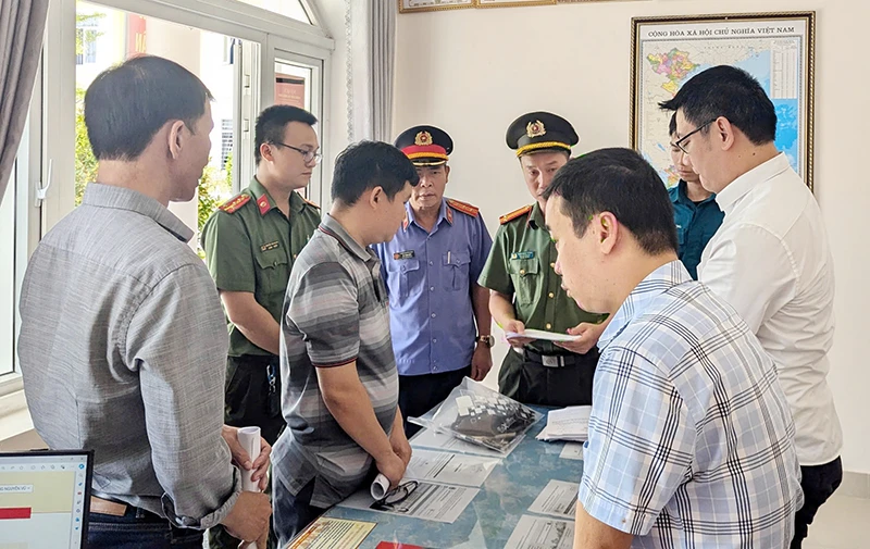 Công an khởi tố các bị can có liên quan trong vụ án “Đưa hoặc sử dụng trái phép thông tin mạng máy tính, mạng viễn thông” và “Xâm nhập trái phép vào mạng máy tính, mạng viễn thông hoặc phương tiện điện tử của người khác” xảy ra trên địa bàn tỉnh Quảng Nam và các tỉnh, thành phố.