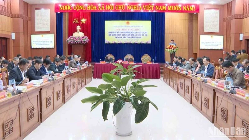 Quang cảnh hội thảo khoa học “Nhiệm vụ và giải pháp nâng cao chất lượng đời sống nhân dân, bảo đảm an sinh xã hội trên địa bàn tỉnh Quảng Nam”.