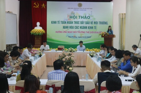 Đông đảo các nhà khoa học tham dự hội thảo