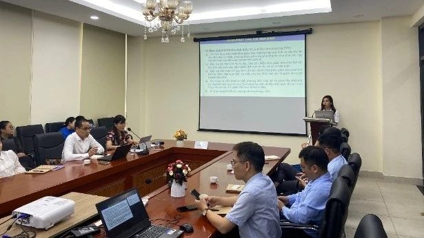 Tiến sĩ Nguyễn Thị Liễu - Viện Khoa học khí tượng thủy văn và Biến đổi khí hậu (Bộ Tài nguyên và Môi trường) chia sẻ, phát thải ròng bằng 0 hay "Net Zero" là cam kết chính trị mạnh mẽ của Việt Nam tại Hội nghị COP26.