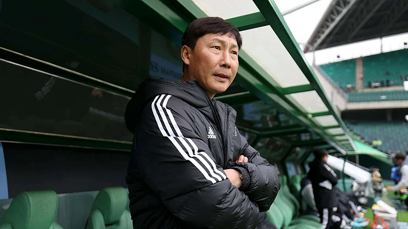 HLV Kim Sang-sik được chờ đợi mang đến "làn gió mới" cho bóng đá Việt Nam. (Ảnh: KLeague)