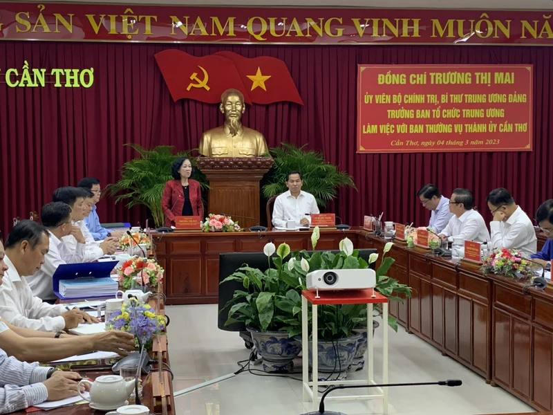 Đồng chí Trương Thị Mai, Uỷ viên Bộ Chính trị, Bí thư Trung ương Đảng, Trưởng Ban Tổ chức Trung ương, phát biểu ý kiến tại buổi làm việc.