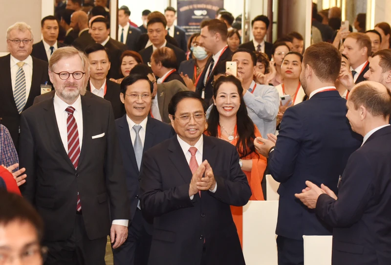 Thủ tướng Phạm Minh Chính và Thủ tướng Séc Petr Fiala đến dự Diễn đàn Doanh nghiệp Việt Nam-Cộng hòa Séc.
