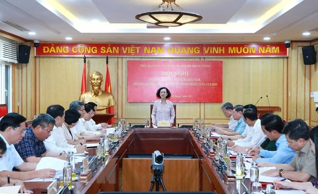 Bà Trương Thị Mai, Ủy viên Bộ Chính trị, Thường trực Ban Bí thư, Trưởng Ban Tổ chức Trung ương, Trưởng Tiểu ban phát biểu chỉ đạo hội nghị. (Ảnh: TTXVN)