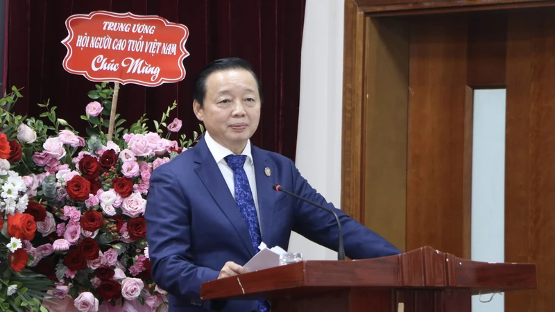 Phó Thủ tướng Trần Hồng Hà phát biểu tại lễ kỷ niệm, đánh giá cao vai trò của Hội Khuyến học Việt Nam trong công tác xây dựng xã hội học tập, học tập suốt đời.