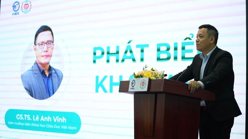 Viện trưởng Khoa học Giáo dục Việt Nam, GS,TS Lê Anh Vinh phát biểu khai mạc tọa đàm. 