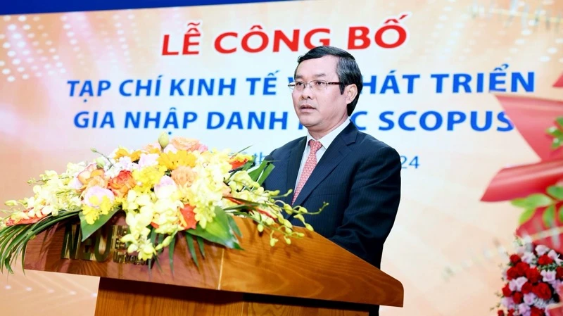 Thứ trưởng Giáo dục và Đào tạo Nguyễn Văn Phúc phát biểu tại buổi lễ. 
