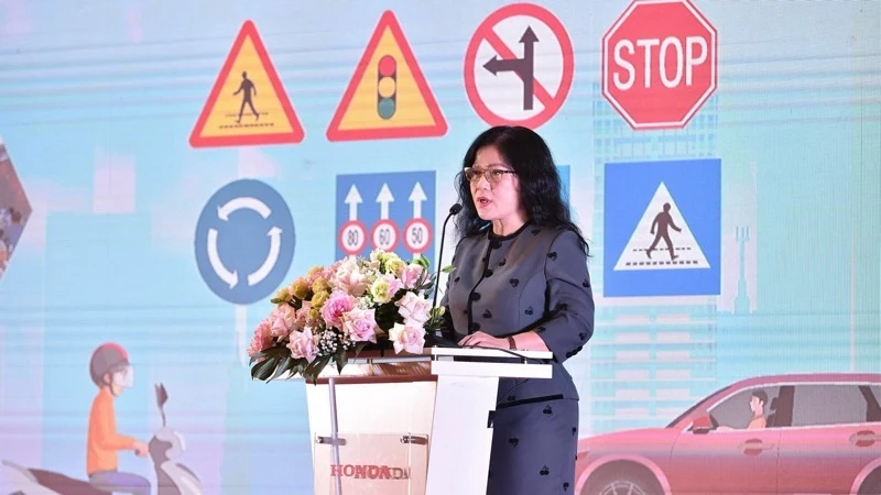 Thứ trưởng Giáo dục và Đào tạo Nguyễn Thị Kim Chi phát biểu tại hội thảo.