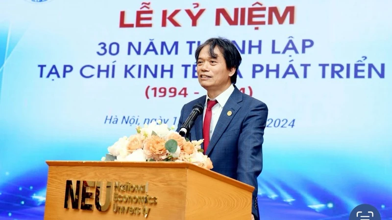 Giám đốc Đại học Kinh tế Quốc dân Phạm Hồng Chương phát biểu tại lễ kỷ niệm. 