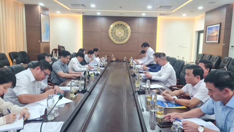 Đoàn giám sát của HĐND thành phố Đà Nẵng làm việc với lãnh đạo huyện Hòa Vang và quận Liên Chiểu. 